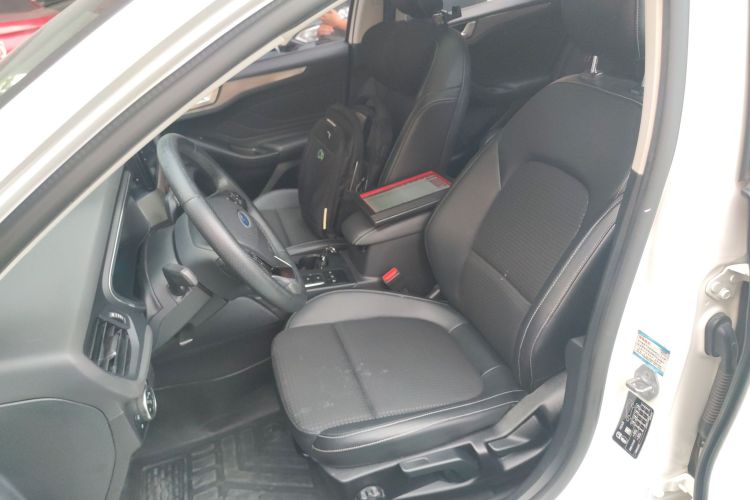 福特 福克斯 2020款 两厢 EcoBoost 180 自动锋潮型局部细节19