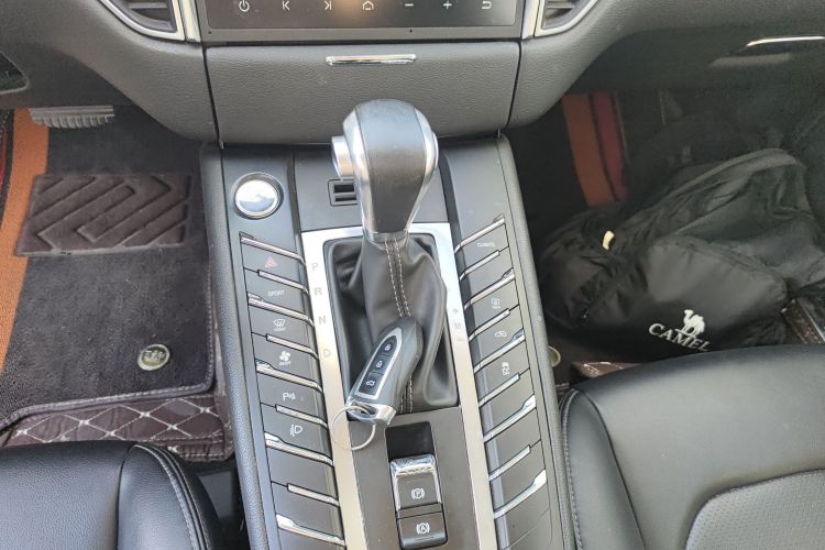 众泰SR9 2017款 2.0T 自动极致之光版中控内饰18