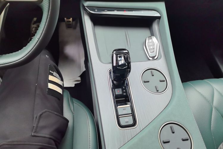 捷途山海L9 2024款 1.5TD 2DHT Max 7座中控内饰18