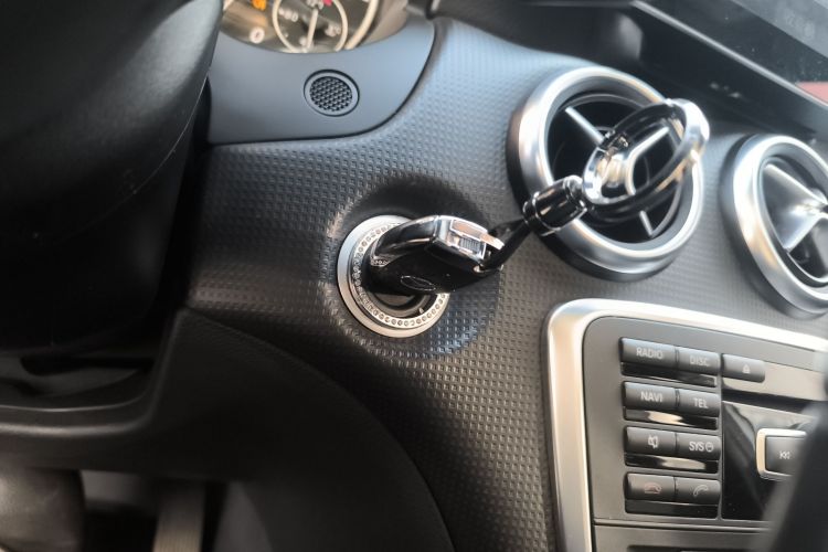 奔驰A级(进口) 2015款 A 180中控内饰11