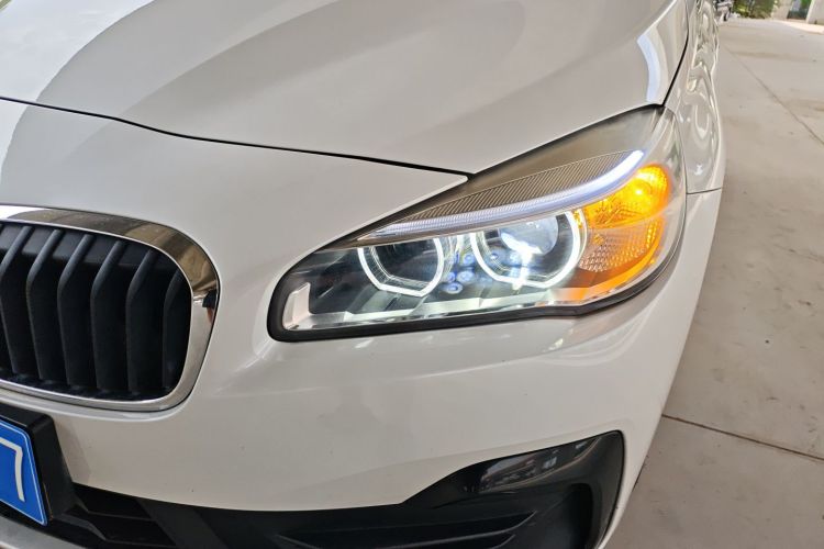 宝马2系旅行车 2018款 218i 时尚型车身外观36