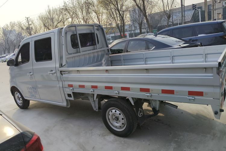 长安凯程 长安星卡 2023款 1.5L GDI 双排2.55米载货汽车舒适型车身外观4