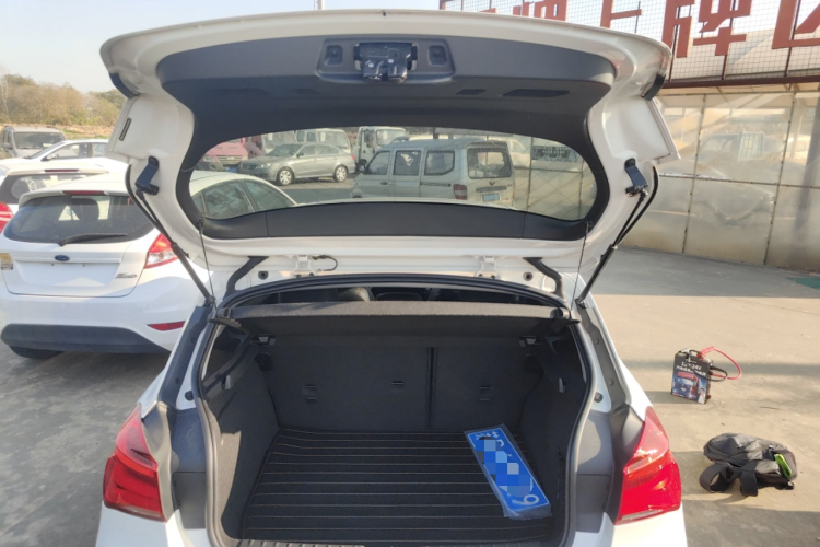 宝马1系(进口) 2016款 118i 领先型机舱底盘23