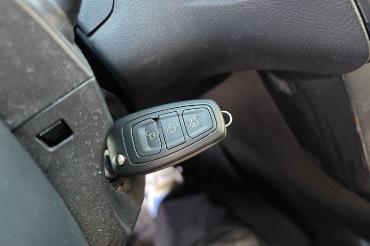 福特 福克斯 2017款 两厢 EcoBoost 180 自动精英型中控内饰11