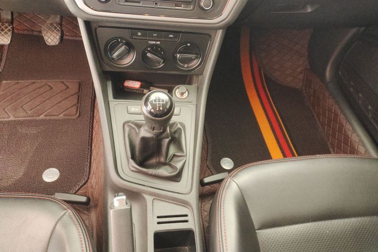 大众 朗逸 2017款 1.6L 手动风尚版中控内饰18