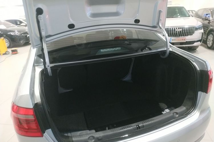 大众 朗逸 2013款 改款经典 1.6L 自动舒适版机舱底盘23