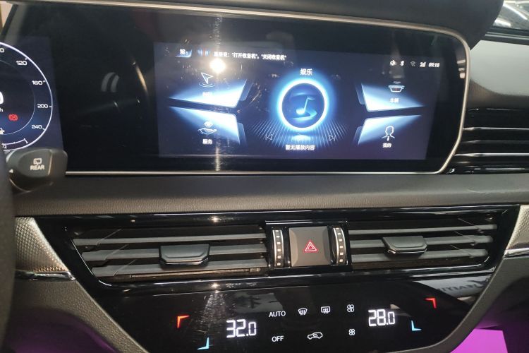 红旗HS5 2022款 改款 2.0T 智联旗享版中控内饰16