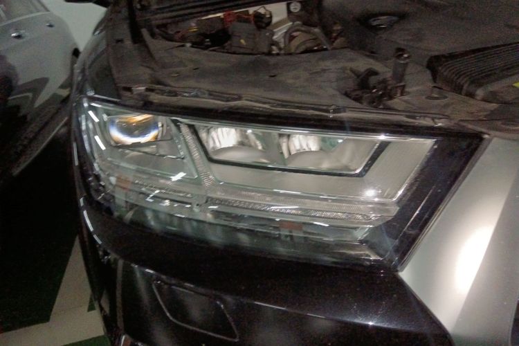 奥迪Q7 2019款 45 TFSI S line运动型车身外观8