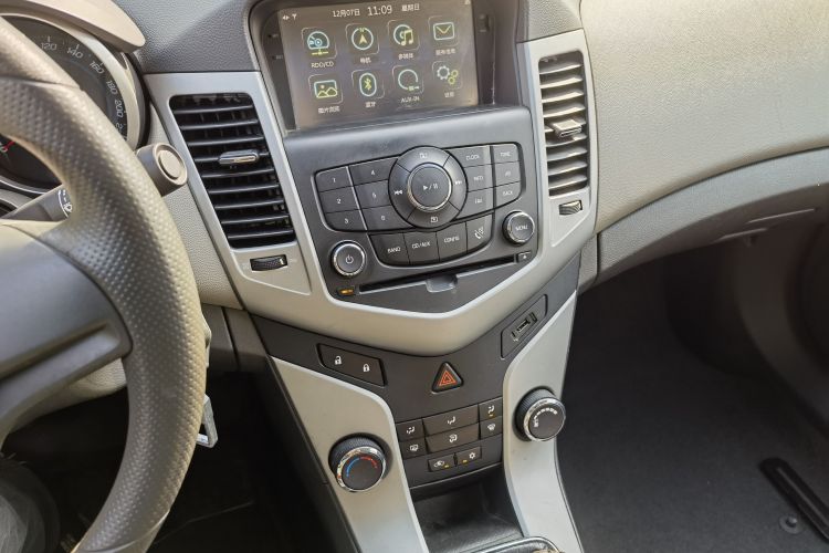雪佛兰 科鲁兹 2013款 1.6L SL MT中控内饰16