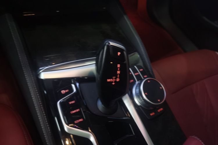 宝马5系 2021款 525Li 豪华套装中控内饰18