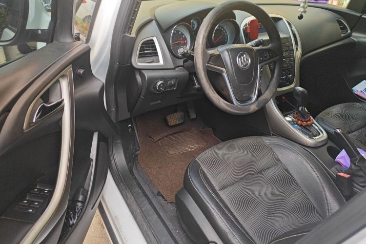 别克 英朗 2013款 XT 1.6L 自动时尚版中控内饰7003