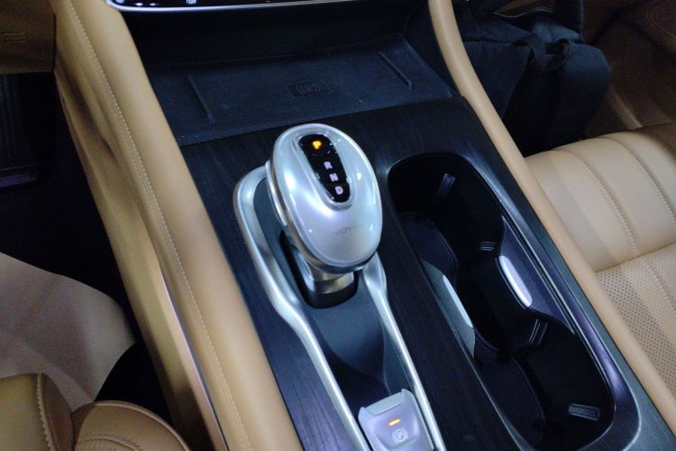 岚图汽车 岚图梦想家 2022款 0碳版 家 475km中控内饰18