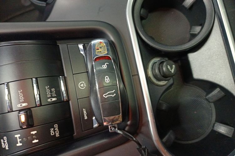 保时捷 2016款 Cayenne 3.0T中控内饰11