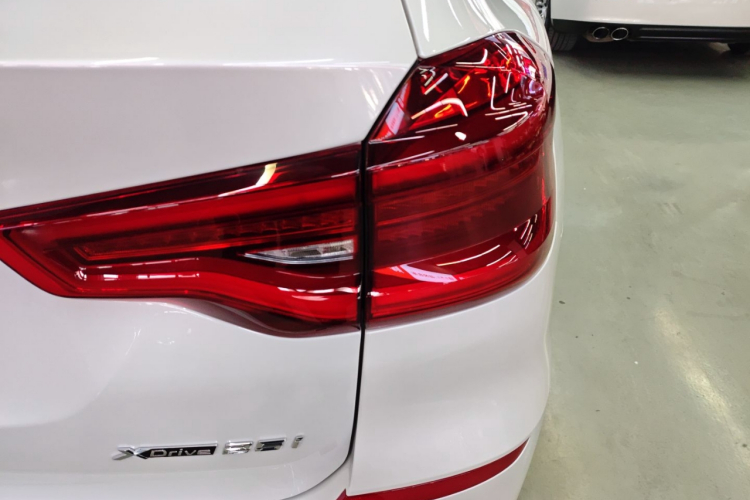 宝马X3 2021款 xDrive25i 豪华套装车身外观9