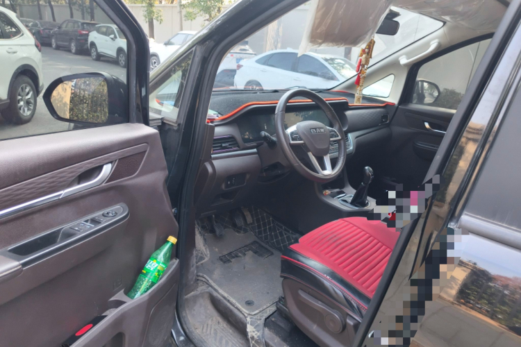 BAW北汽制造 锐胜王牌M7 2023款 2.0L 长轴行政版 9座中控内饰20