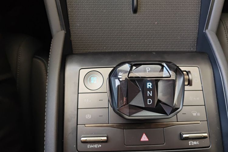 比亚迪 秦L 2024款 DM-i 120KM领先型中控内饰18