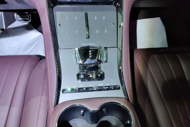 腾势Z9GT 2024款 1100四驱Pro版局部细节18