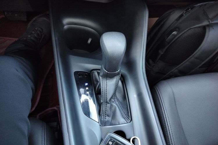 丰田C-HR 2022款 2.0L 舒适版局部细节18