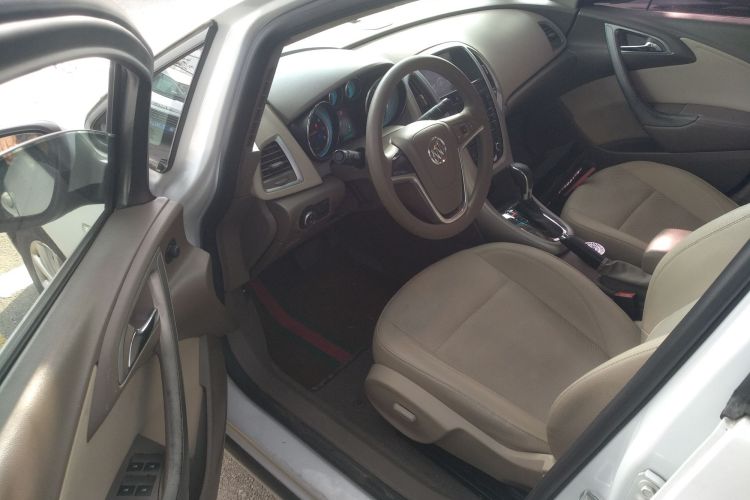 别克 英朗 2013款 GT 1.6L 自动时尚版中控内饰20