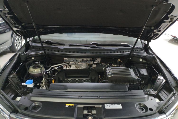 大众 威然 2024款 380TSI 尊贵版机舱底盘24