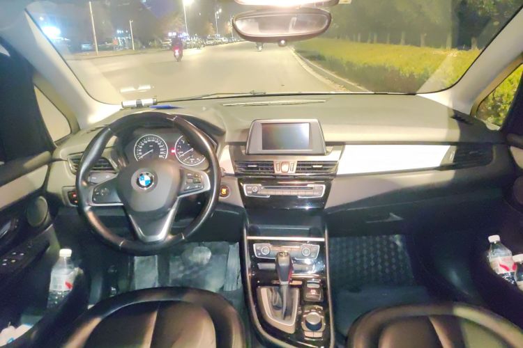 宝马2系旅行车 2016款 218i 领先型中控内饰12
