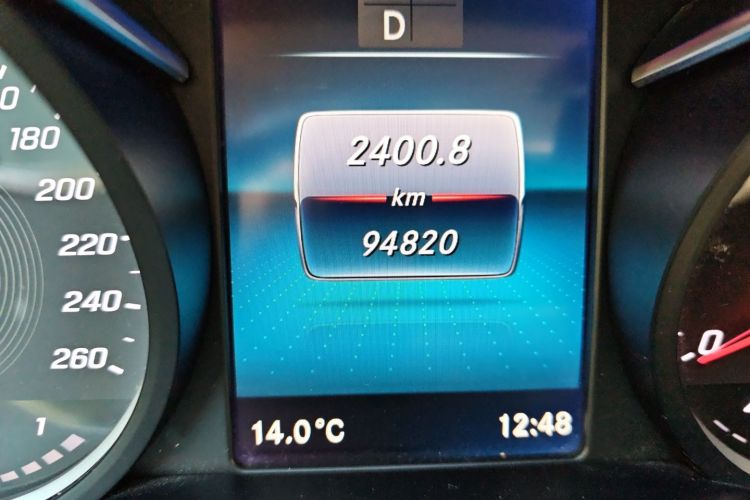 奔驰V级 2020款 V 260 尊贵版中控内饰15