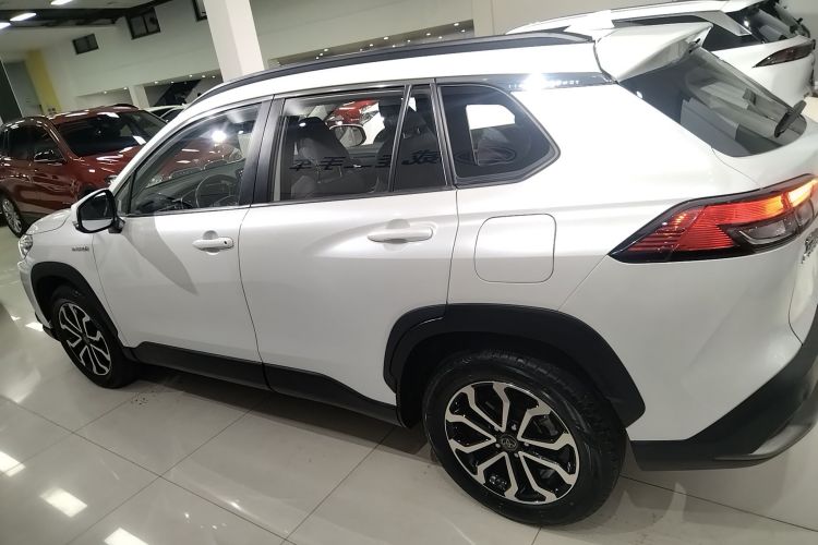 丰田 锋兰达 2023款 2.0L 智能电混双擎 尊贵版车身外观4