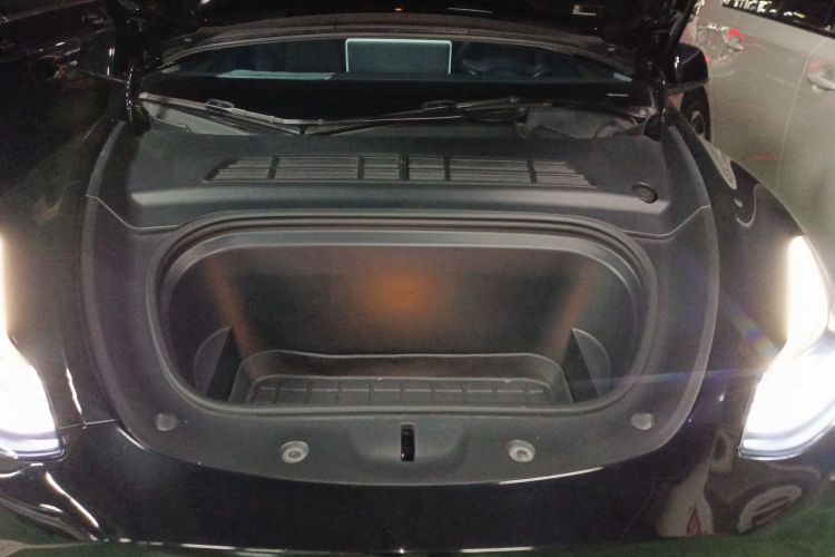 特斯拉 Model Y 2021款 标准续航后驱版机舱底盘24