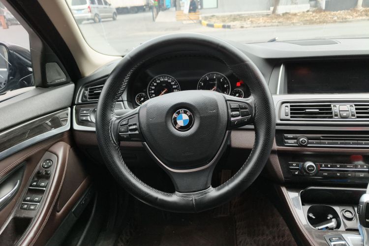 宝马5系 2017款 528Li 豪华设计套装中控内饰13