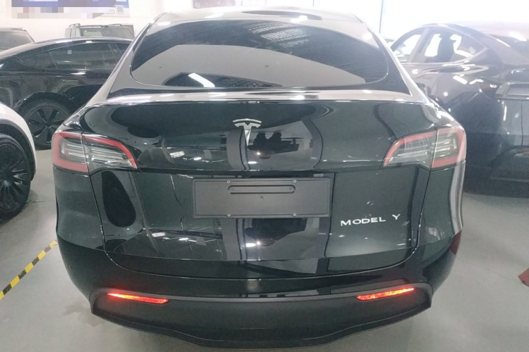 特斯拉 Model Y 2022款 后轮驱动版车身外观6