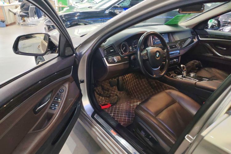 宝马5系 2017款 525Li 豪华设计套装中控内饰20