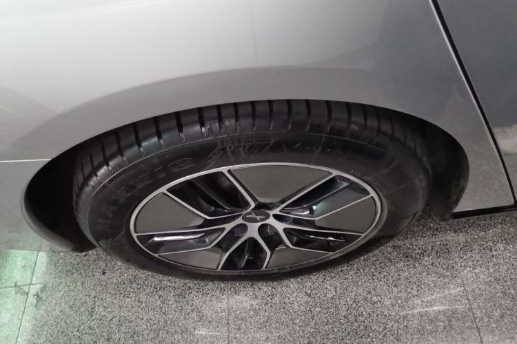 小鹏P7 2024款 P7i 550 Pro车身外观6008