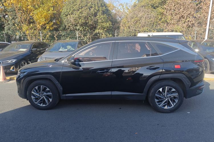 现代 2023款 途胜L 1.5T 自动两驱GLX精英版车身外观4