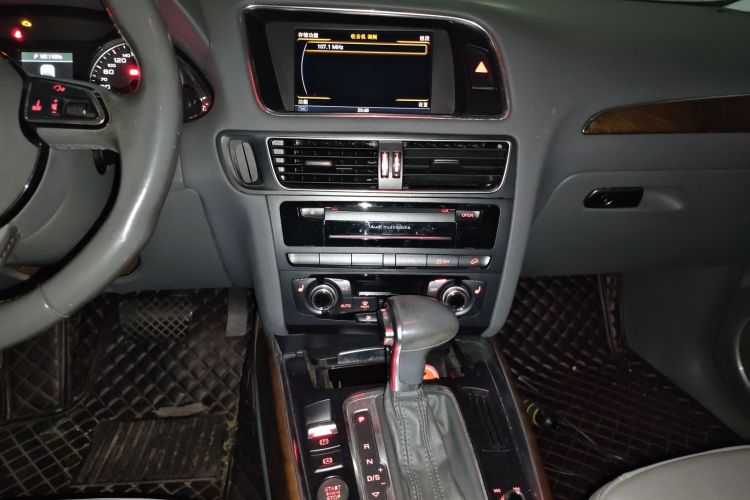 奥迪Q5 2015款 40 TFSI 舒适型中控内饰16