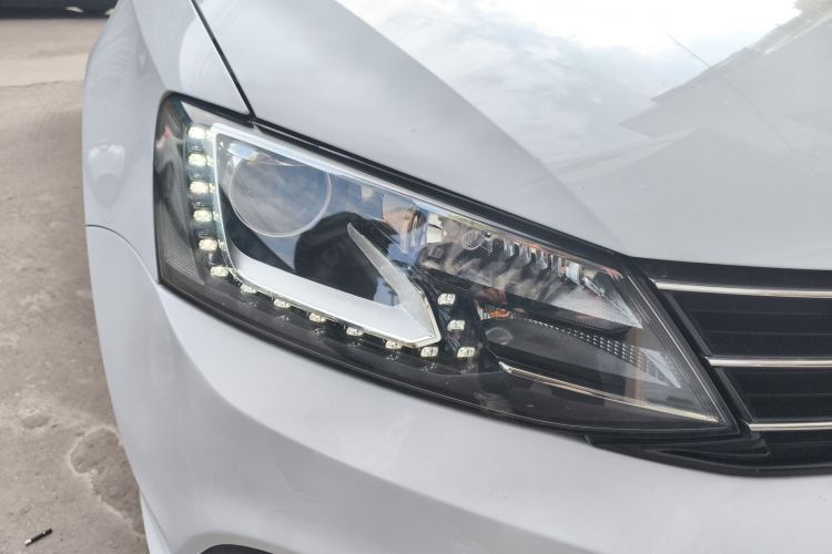 大众 速腾 2015款 230TSI 手动舒适型车身外观8