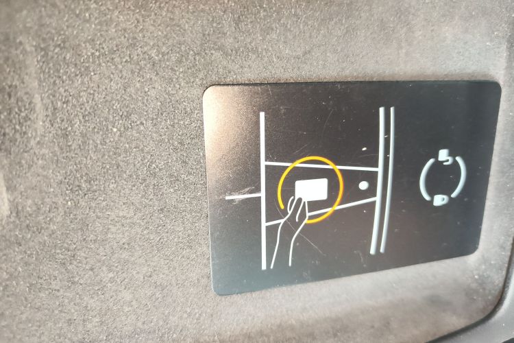 特斯拉 Model 3 2023款 后轮驱动版中控内饰11