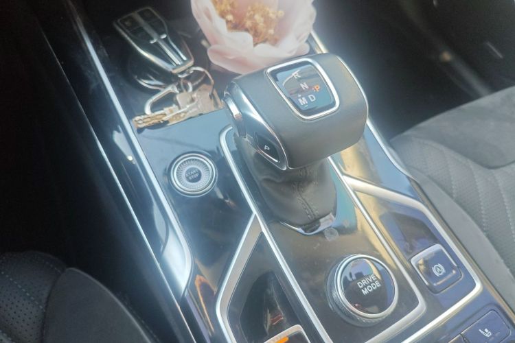 红旗HS5 2022款 改款 2.0T 智联旗享版中控内饰18