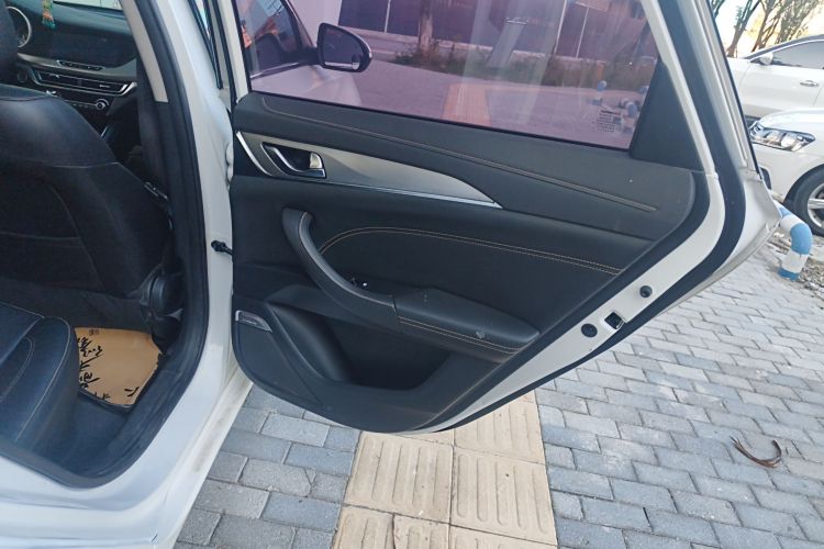 长安 逸动 2019款 高能版 1.6L GDI 自动先锋型 国VI中控内饰45