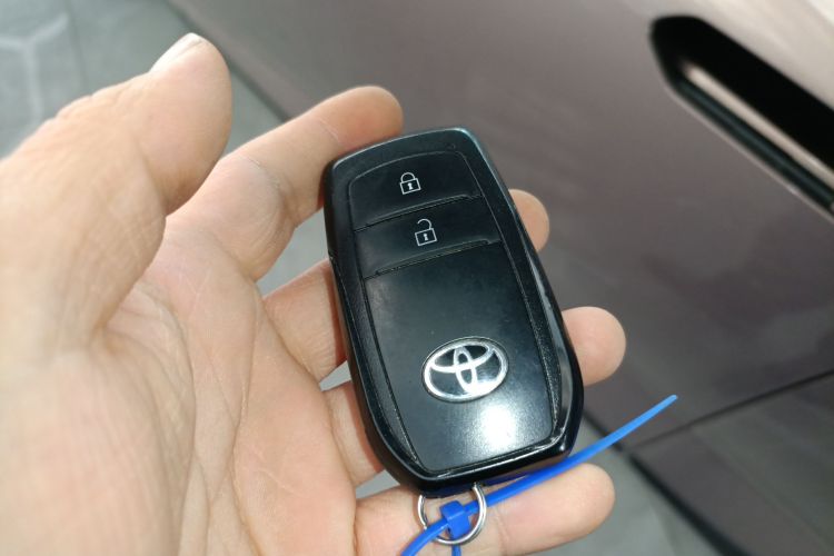 丰田bZ3 2023款 616km 长续航Premium中控内饰7001