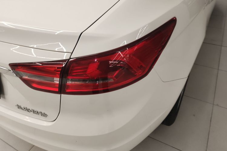 福特 福睿斯 2017款 幸福版 1.5L 自动时尚型车身外观9