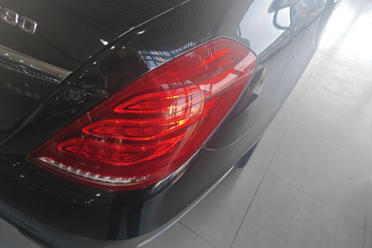 奔驰S级 2014款 S 320 L 商务型车身外观9