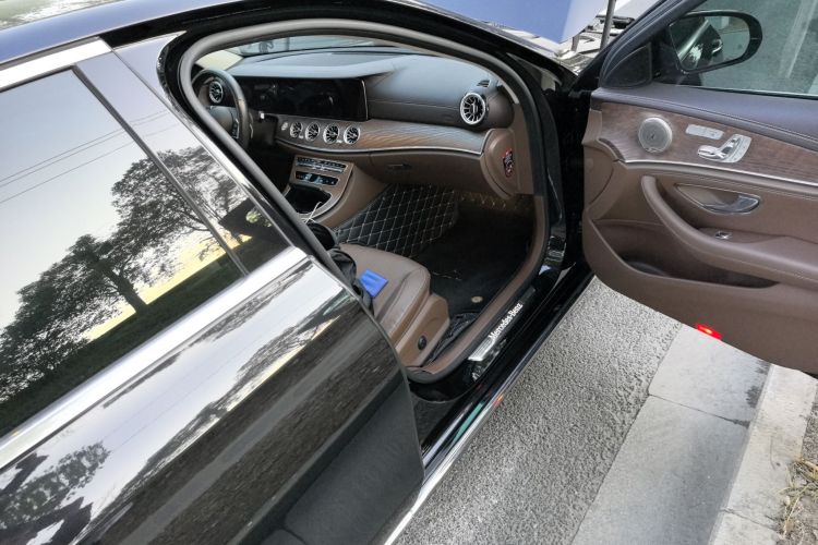 奔驰E级 2021款 改款 E 300 L 时尚型局部细节9005