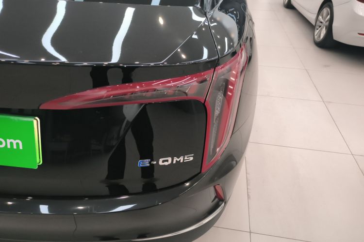 红旗E-QM5 2023款 改款 基础出行版车身外观9