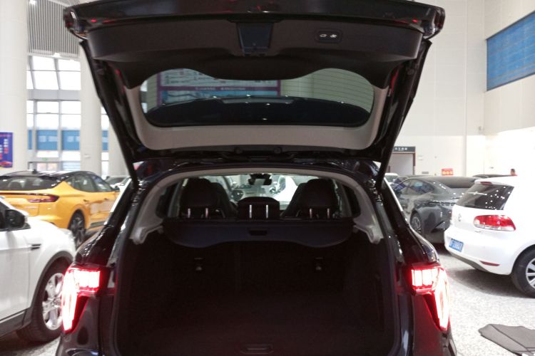 领克01 2021款 2.0TD 两驱型Pro机舱底盘23