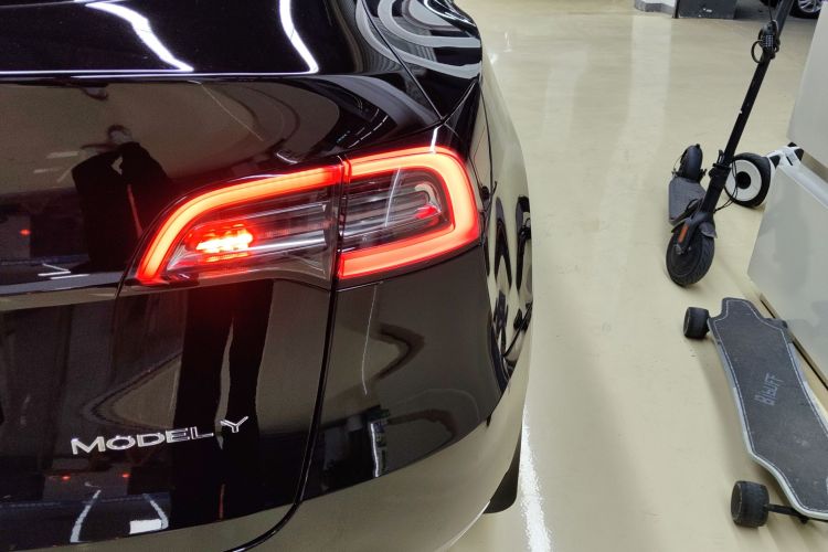 特斯拉 Model Y 2023款 后轮驱动版车身外观6006