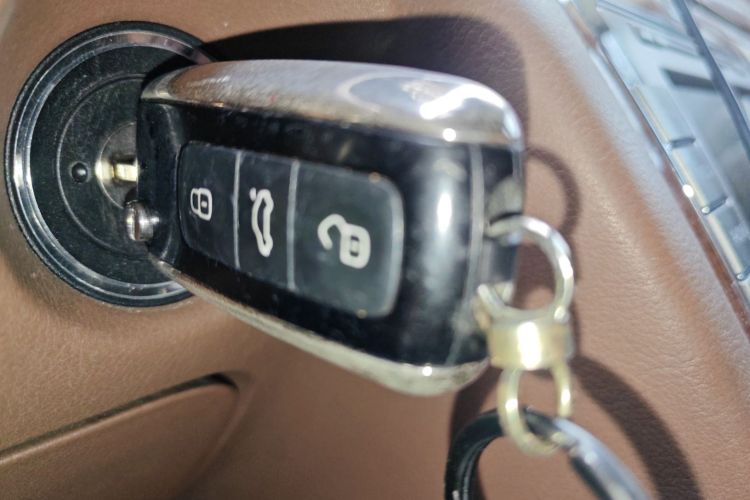 大众 辉腾 2012款 3.0L 商务型中控内饰11