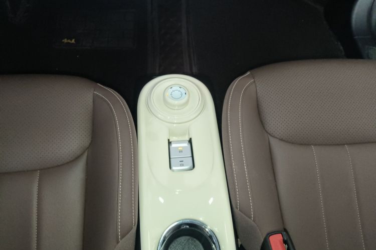 五菱汽车 五菱缤果 2023款 333km 灵犀互联款中控内饰18