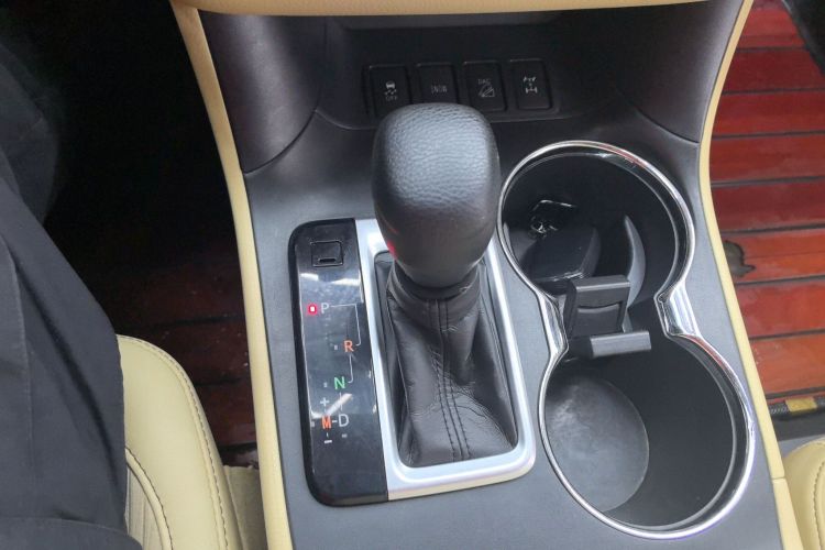 丰田 汉兰达 2018款 2.0T 四驱精英版 7座 国VI中控内饰18