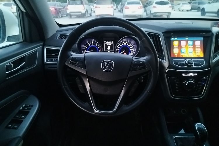 长安CS35 2017款 1.6L 手动豪华型中控内饰13