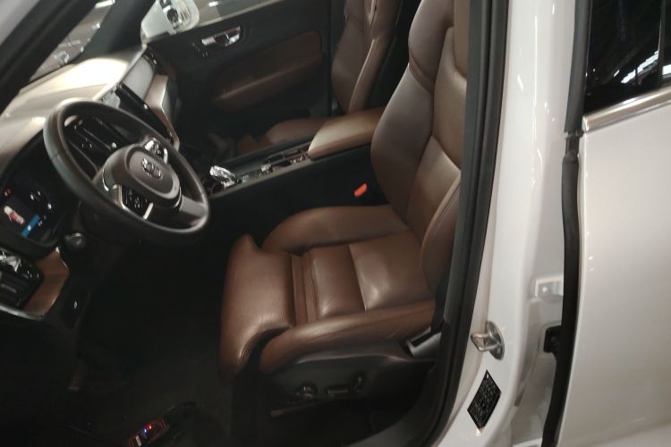 沃尔沃XC60 2023款 B5 四驱智远豪华版中控内饰19